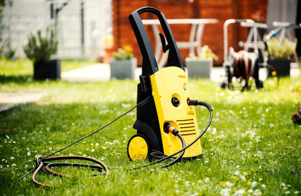 Best Spring Cleaning  in Menasha, WI